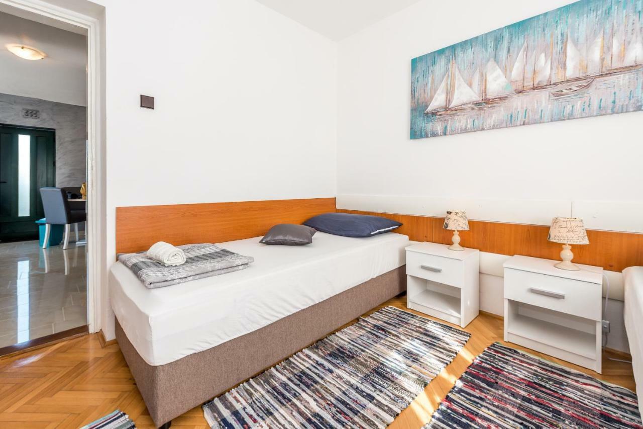 Luena Apartment Grebastica Luaran gambar