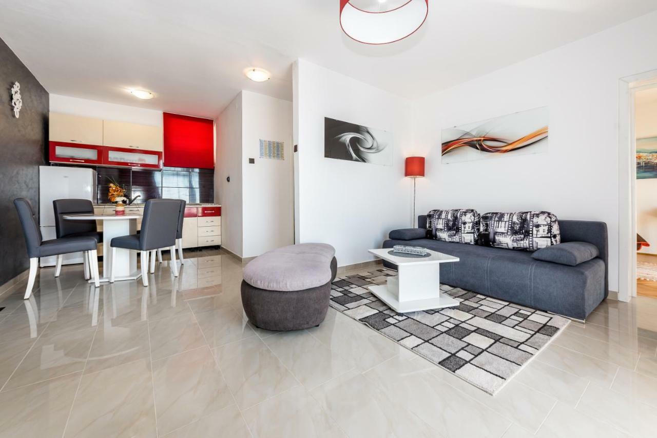 Luena Apartment Grebastica Luaran gambar